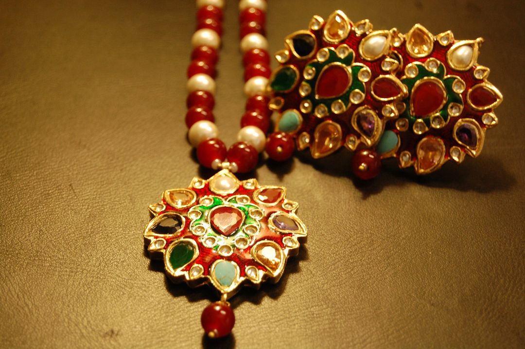 MULTI STONED PENDENT SET