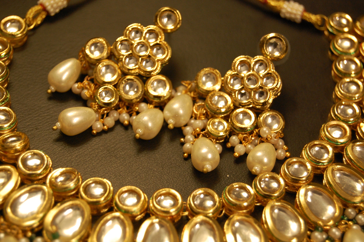 ELEGANT KUNDAN & PEARL SET