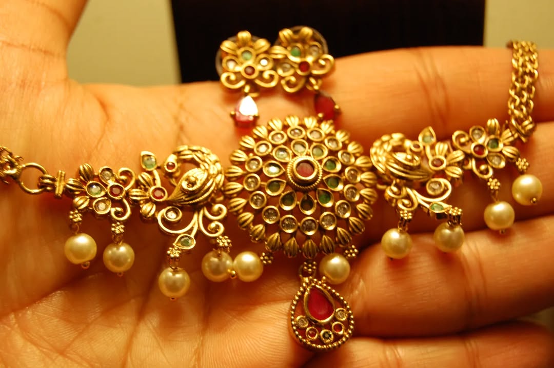 ELEGANT SOUTH INDIAN NECKLACE SET