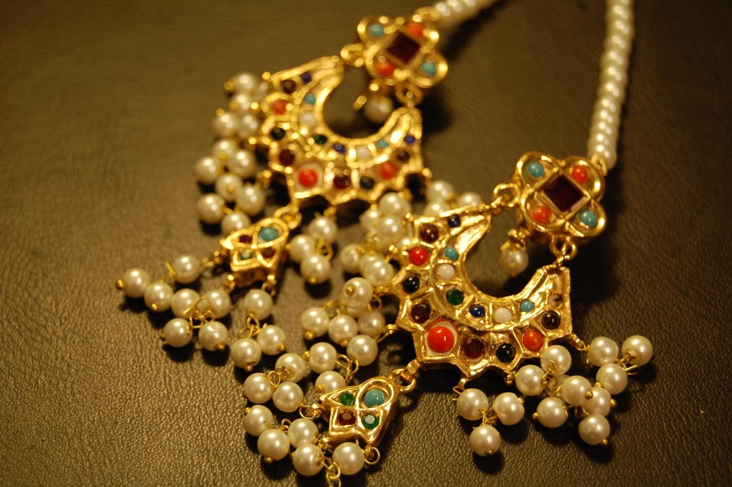 NAURATAN EARRINGS WITH PEARLS