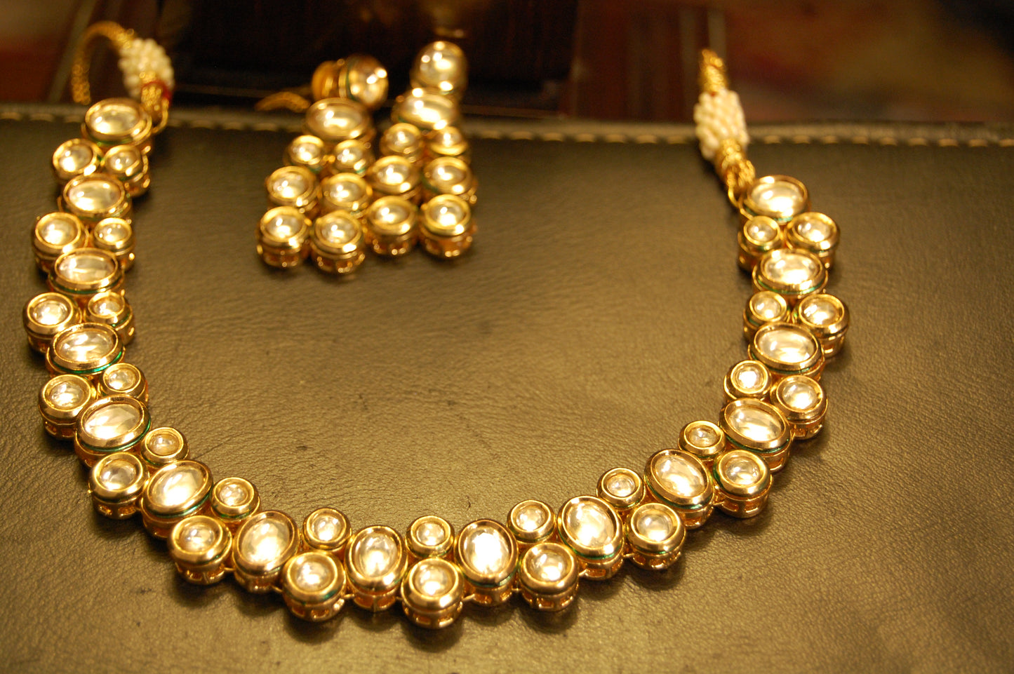 ELEGANT KUNDAN SET
