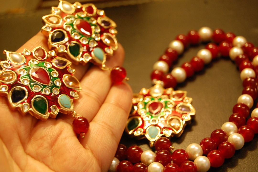 MULTI STONED PENDENT SET