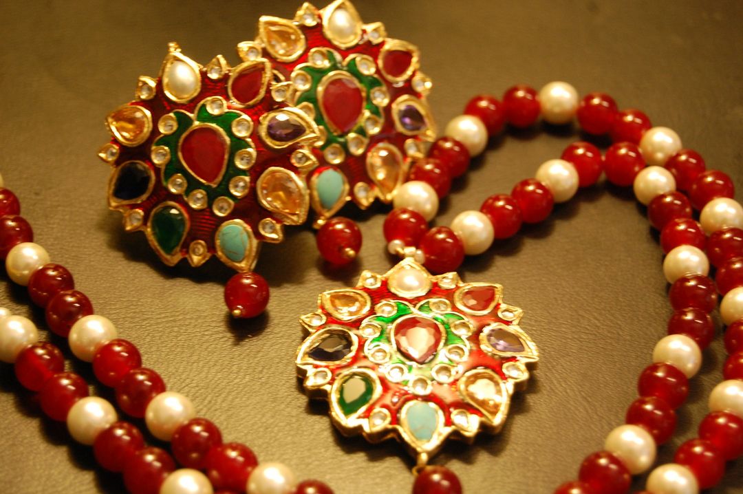 MULTI STONED PENDENT SET