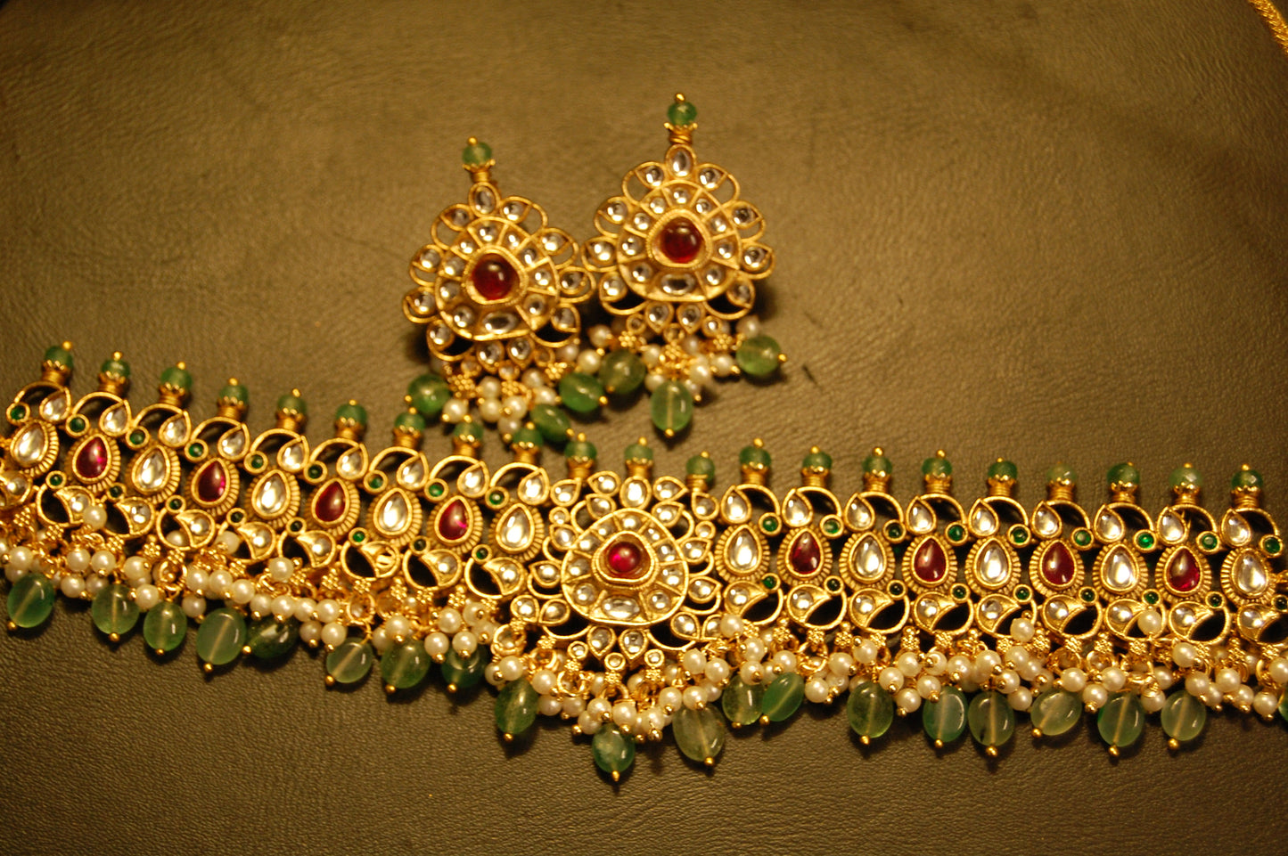 GORGEOUS INDIAN KUNDAN & MULTI STONE CHOKER SET