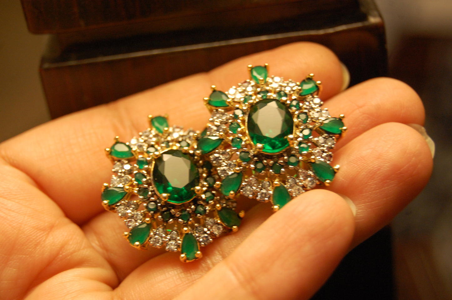 GREEN ZIRCON EARRINGS