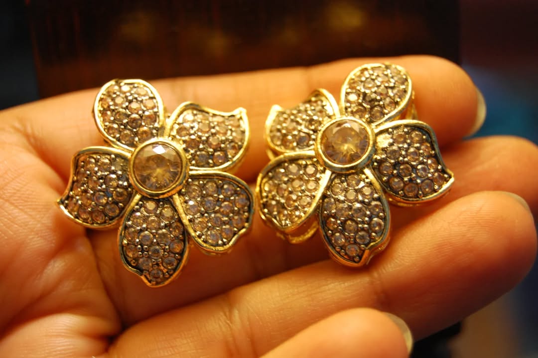 FLORAL CHAMPAGNE EARRINGS
