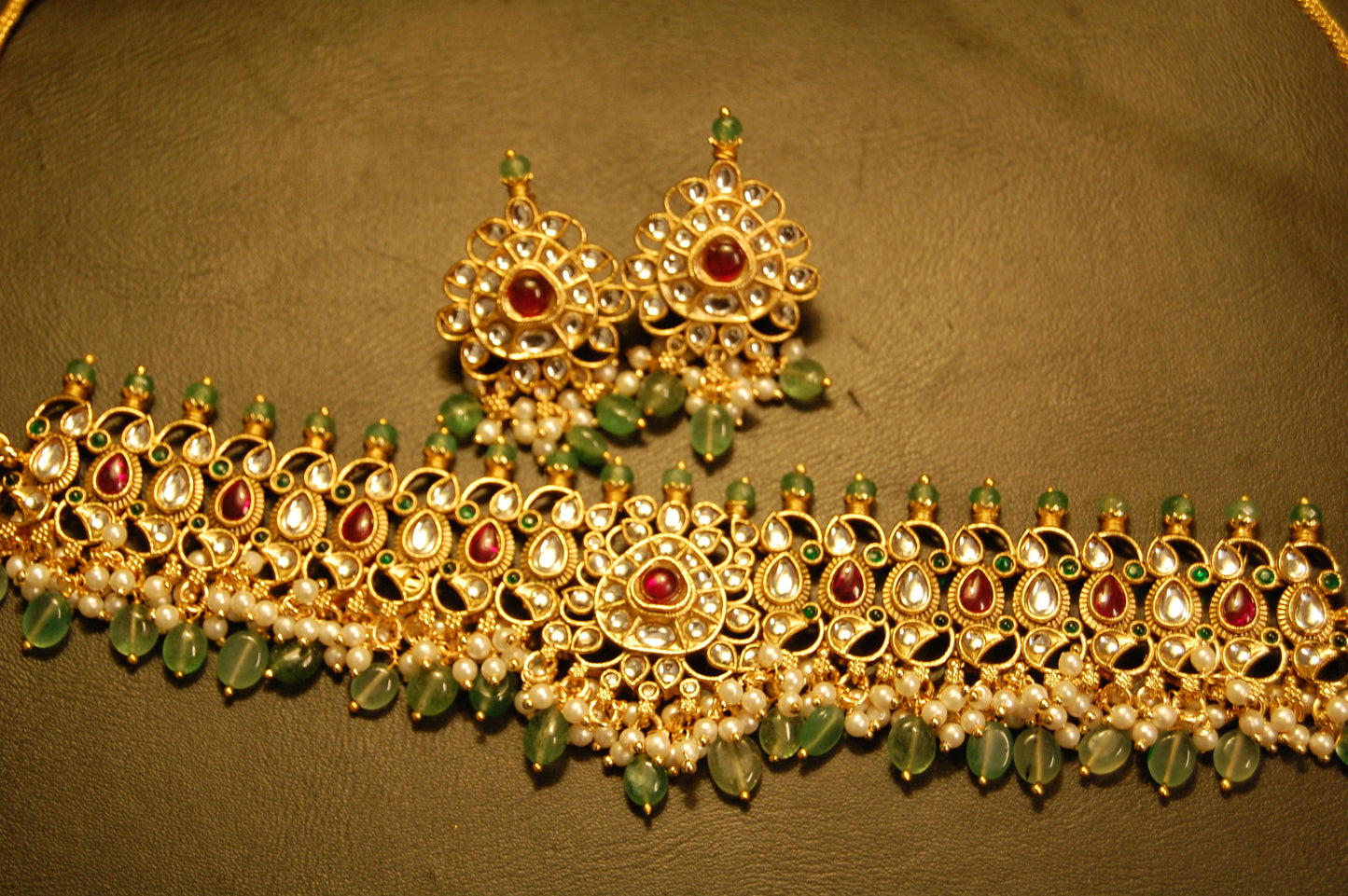 GORGEOUS INDIAN KUNDAN & MULTI STONE CHOKER SET