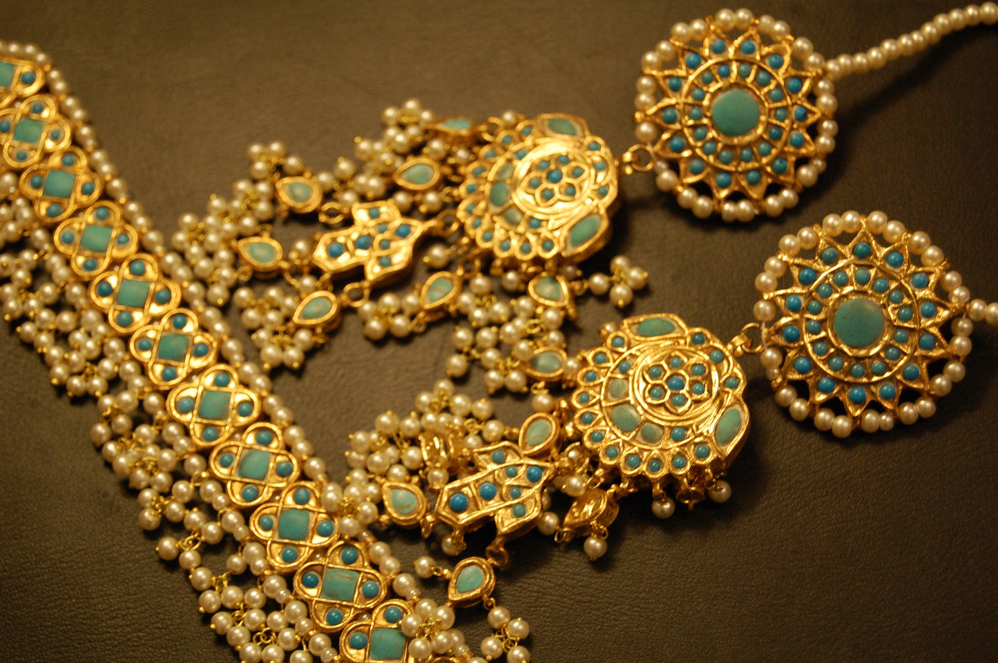 FEROZA & PEARLS CHOKER SET