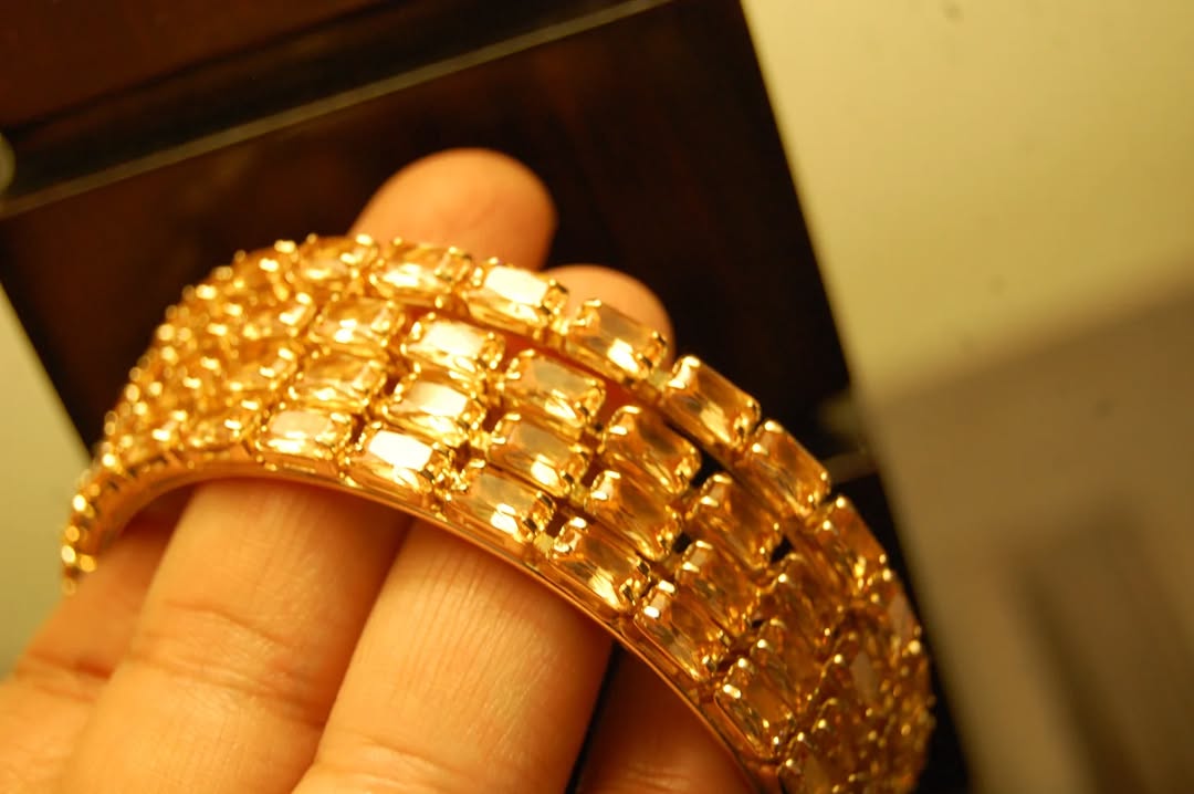 SET OF 4 CHAMPAGNE & ZIRCON BANGLES IN GOLDEN BASE