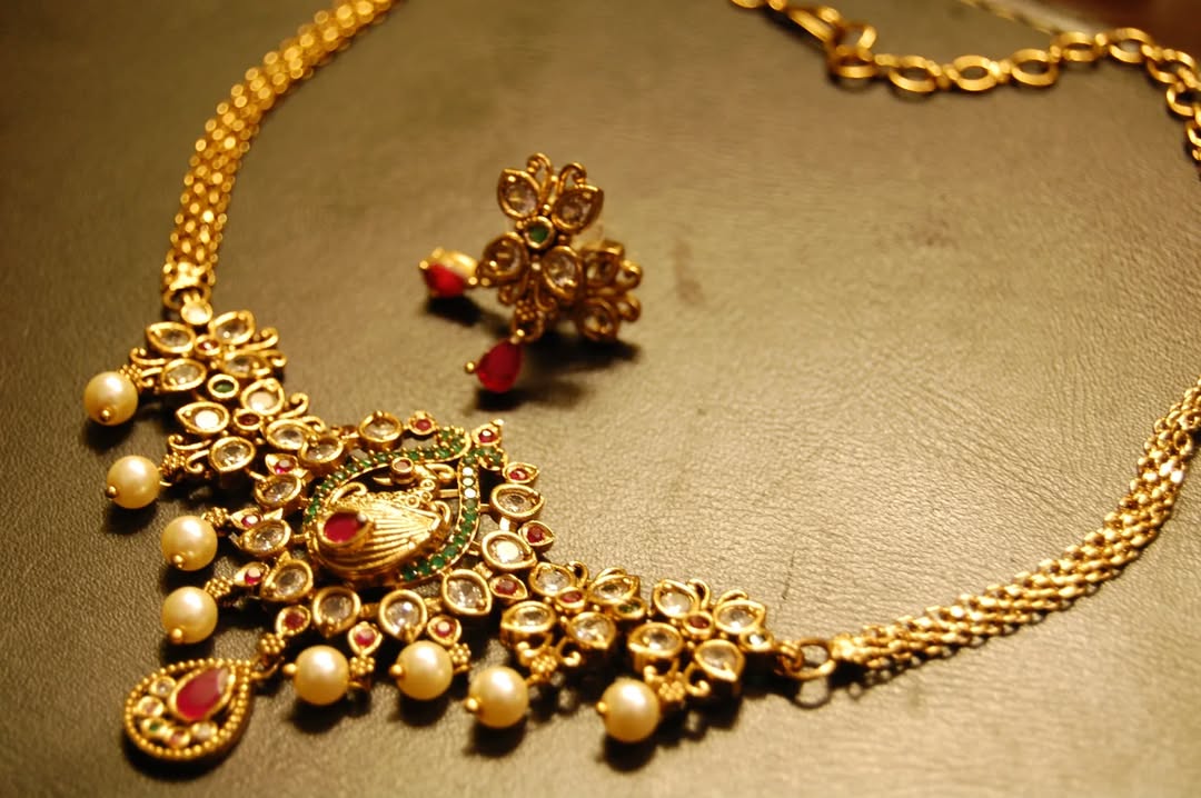 ELEGANT SOUTH INDIAN NECKLACE SET
