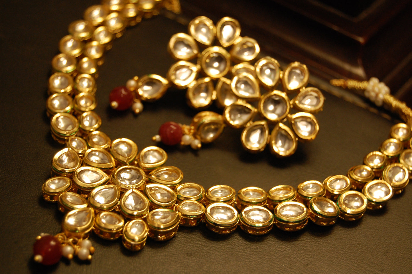 ELEGANT KUNDAN & RED SET