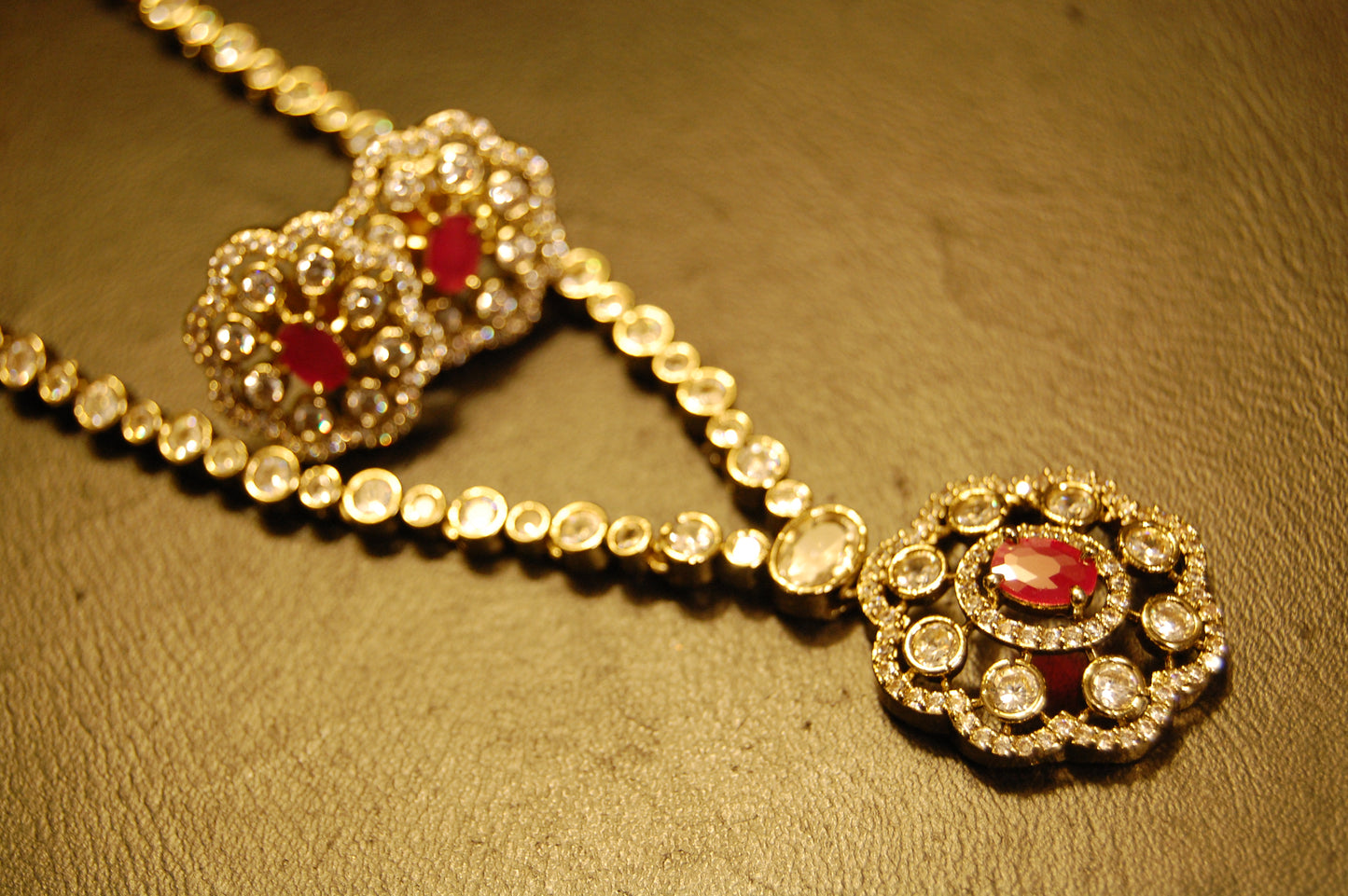 DELICATE RED & ZIRCON NECKLACE SET