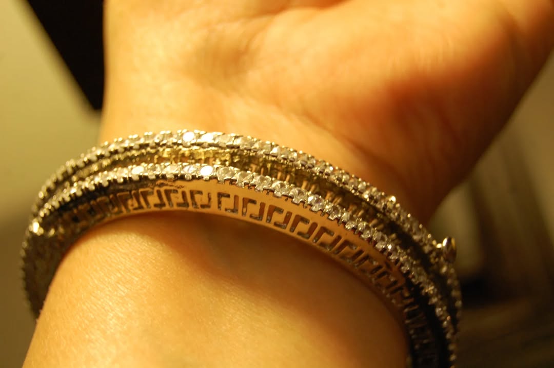 SINGLE HIGH QUALITY OPENABLE ZIRCON BANGLES