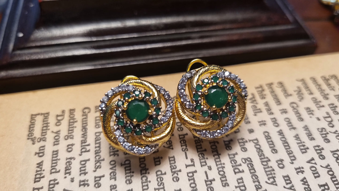 ELEGANT GREEN EARRINGS