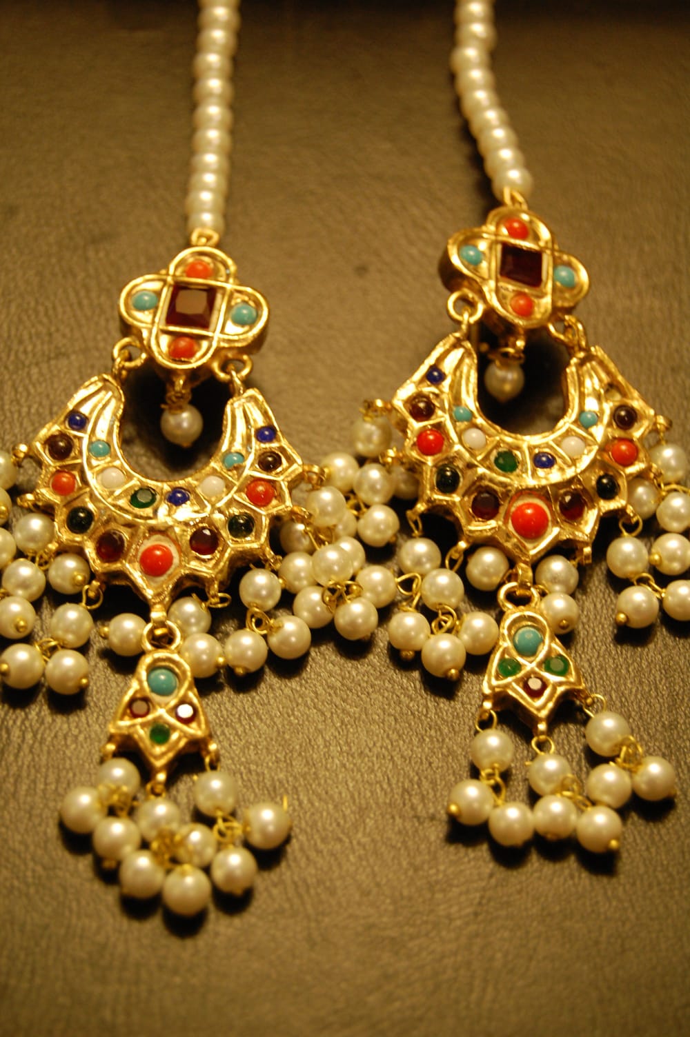 NAURATAN EARRINGS WITH PEARLS