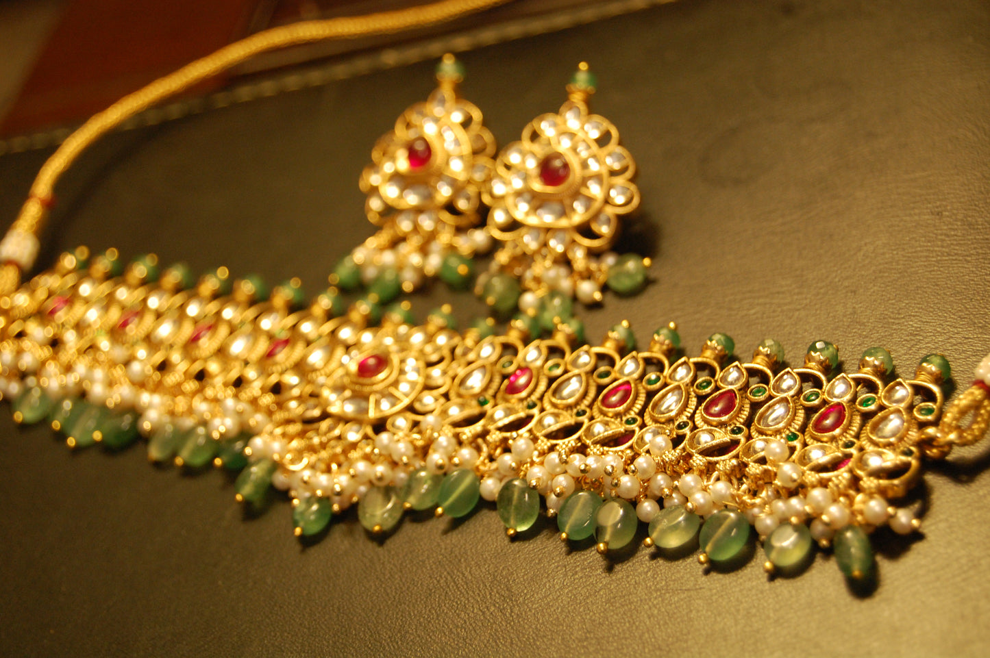 GORGEOUS INDIAN KUNDAN & MULTI STONE CHOKER SET