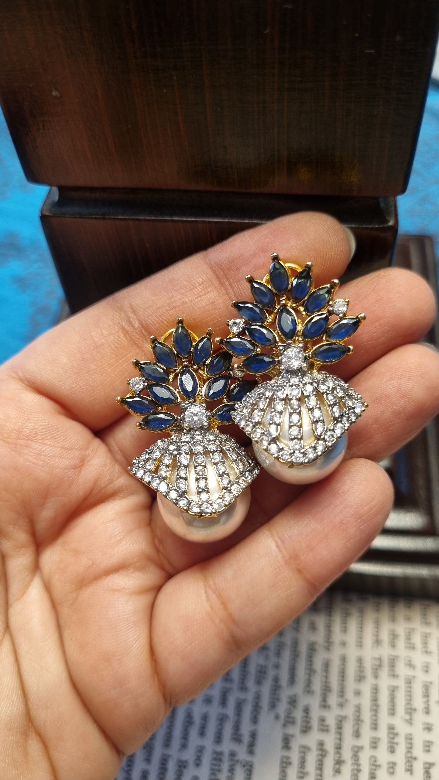 BLUE & PEARLS EARRINGS