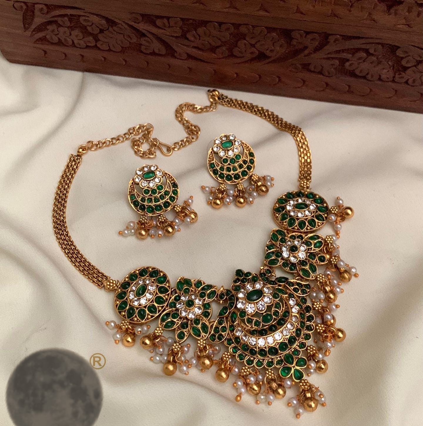 ELEGANT SOUTH INDIAN NECKLACE SET IN GREEN