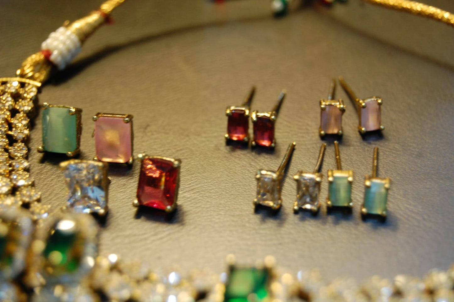 CHANGEABLE EARRINGS & NECKLACE SET