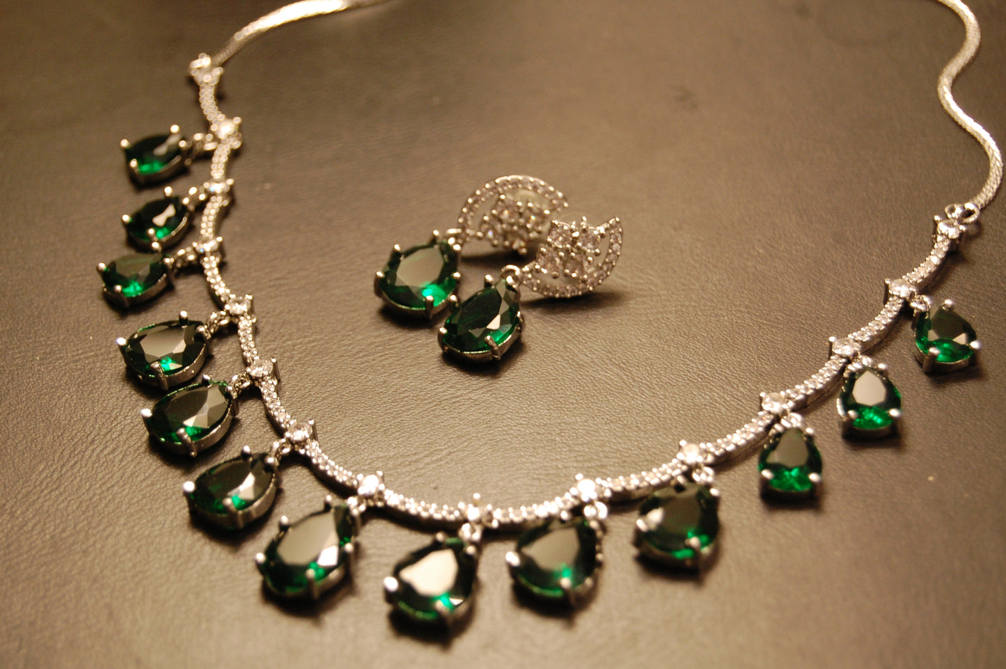 ELEGANT AMERICAN DIAMOND SET WITH EMERALD GREEN