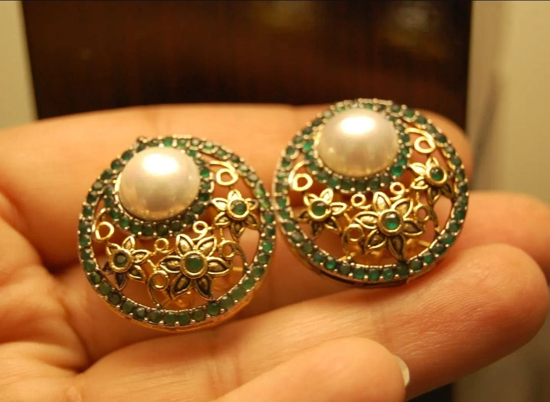 PEARL & GREEN STUDS