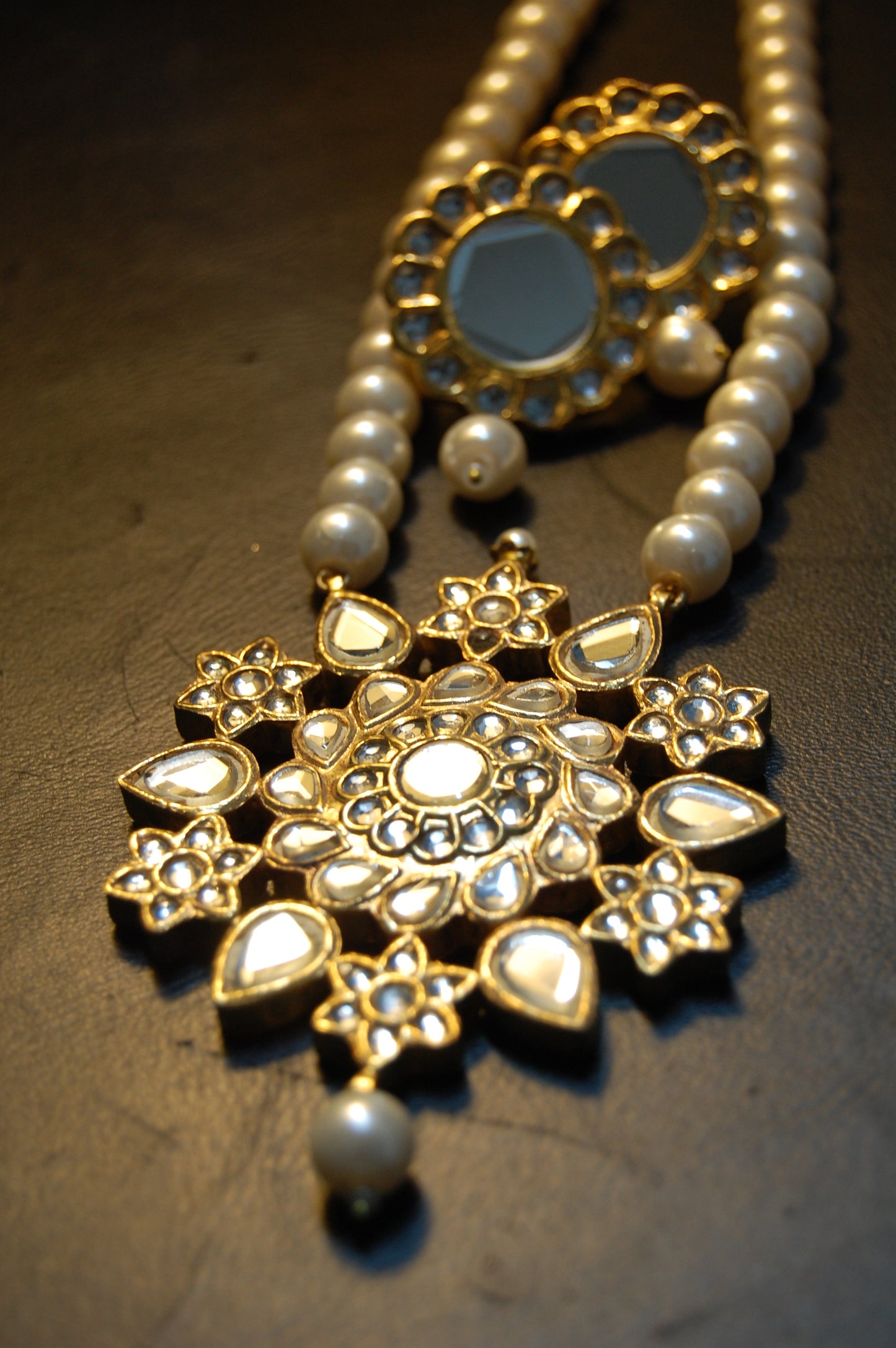 KUNDAN & PEARL MALA SET