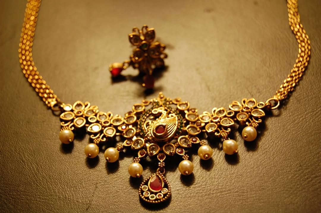 ELEGANT SOUTH INDIAN NECKLACE SET