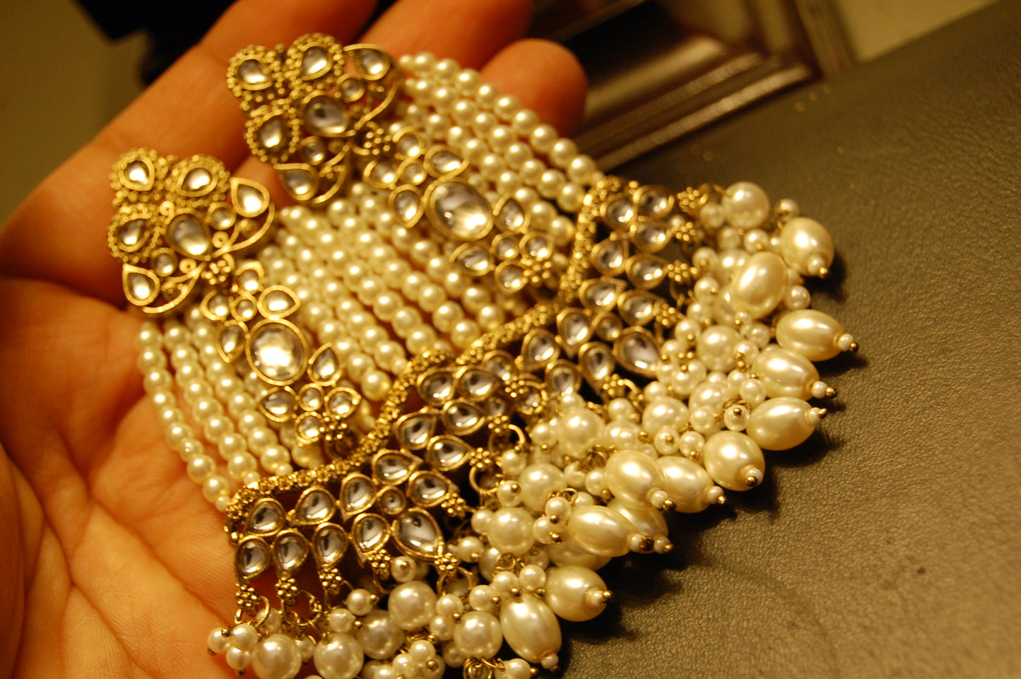JHOOMAR STYLE EARRINGS IN KUNDAN & PEARLS