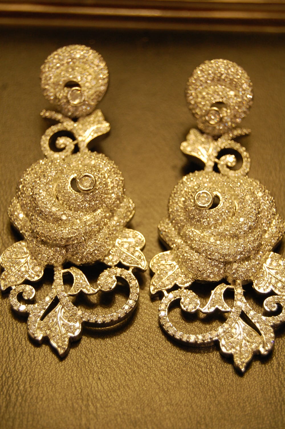 ELEGANT ZIRCON & EARRINGS
