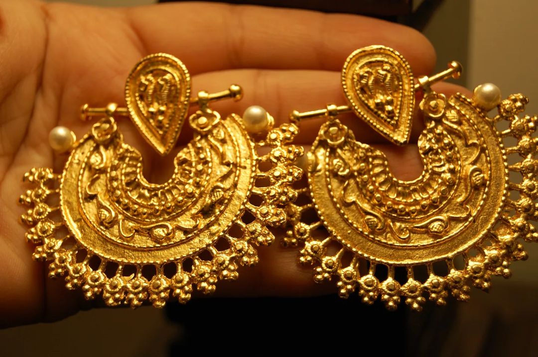 EGYPTIAN INSPIRED EARRINGS WITH PEARL