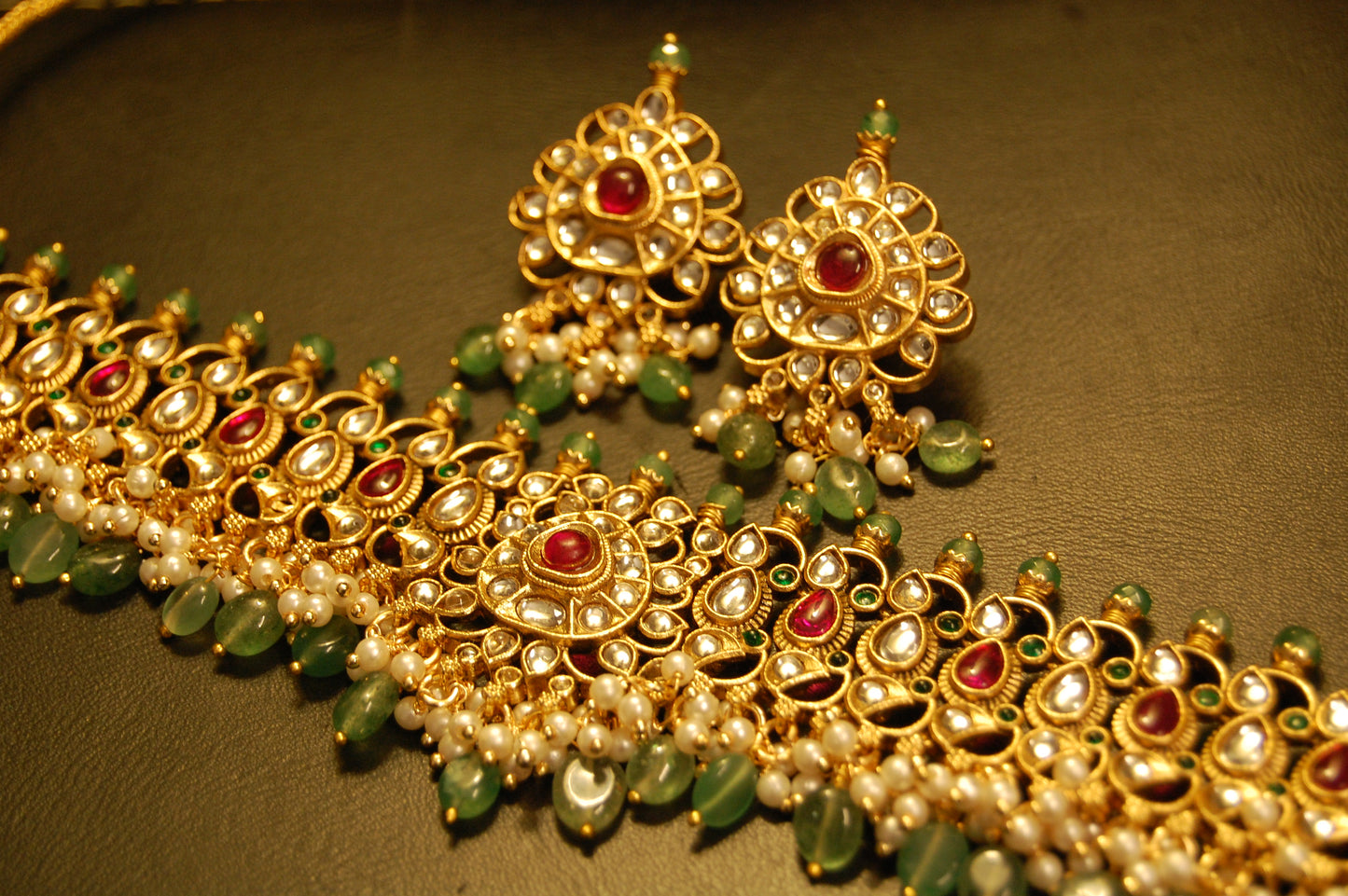 GORGEOUS INDIAN KUNDAN & MULTI STONE CHOKER SET