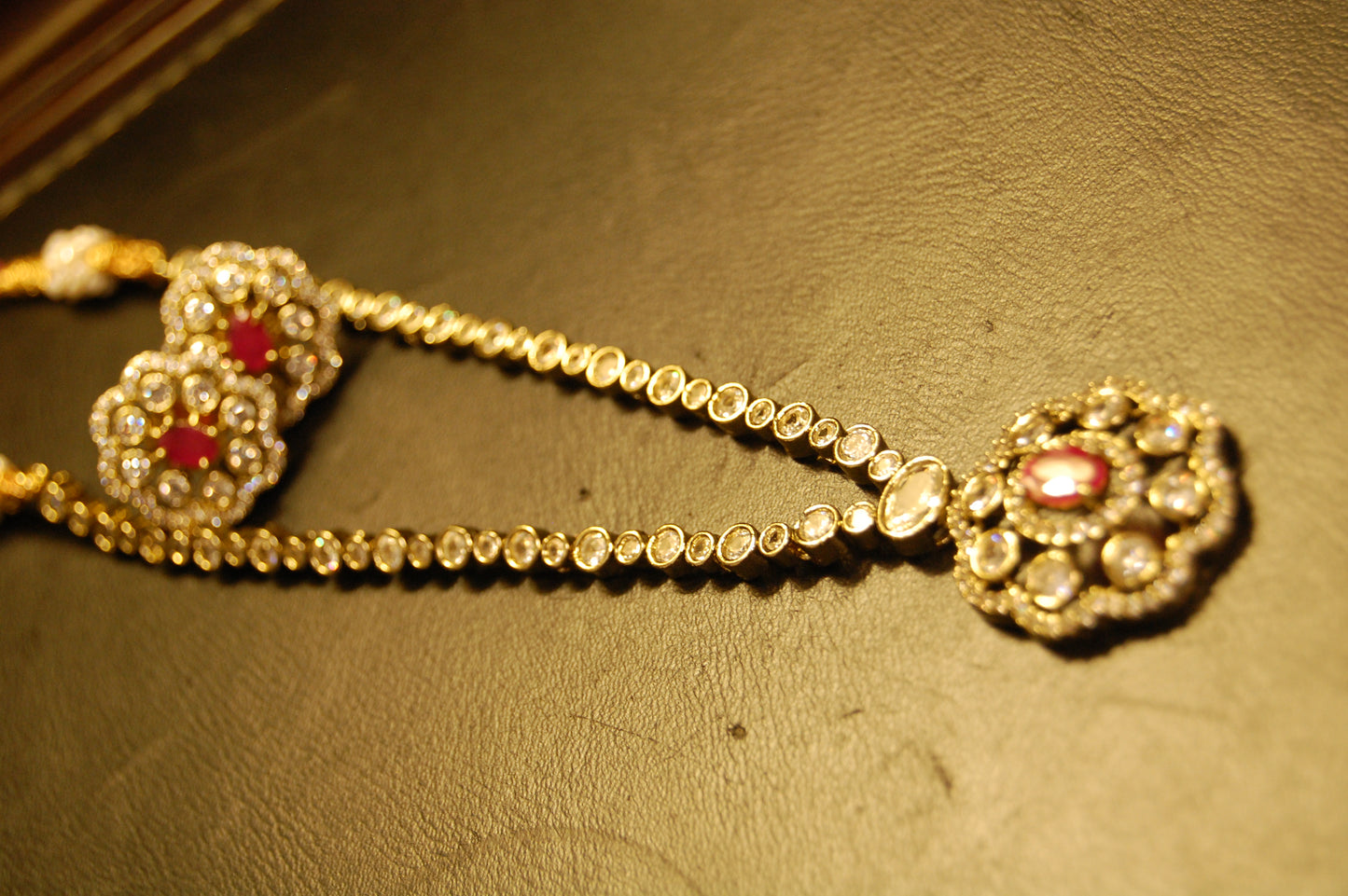 DELICATE RED & ZIRCON NECKLACE SET