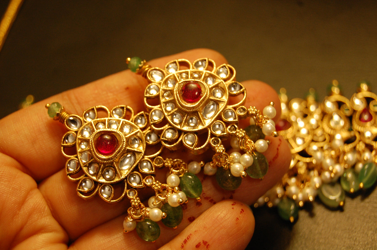 GORGEOUS INDIAN KUNDAN & MULTI STONE CHOKER SET