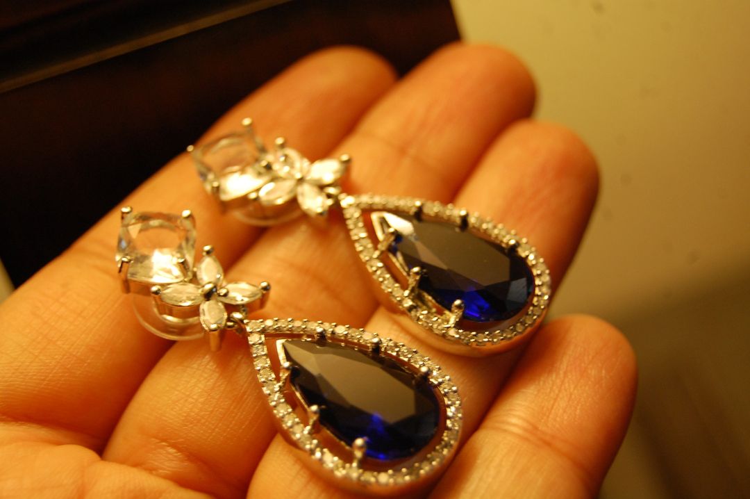 INDIAN AMERICAN DIAMOND EARRINGS IN SAPPHIRE BLUE