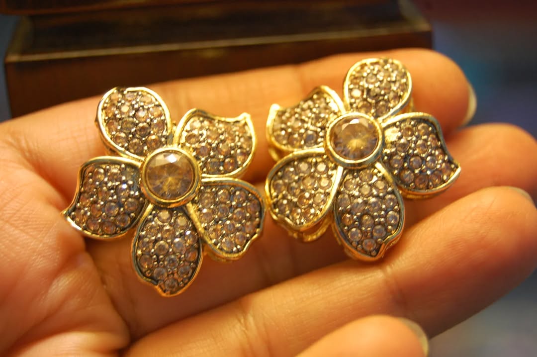 FLORAL CHAMPAGNE EARRINGS