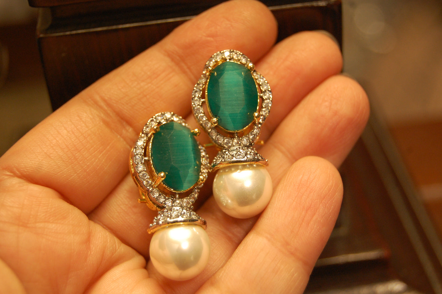 SEA GREEN EARRINGS IN ZIRCON & PEARLS