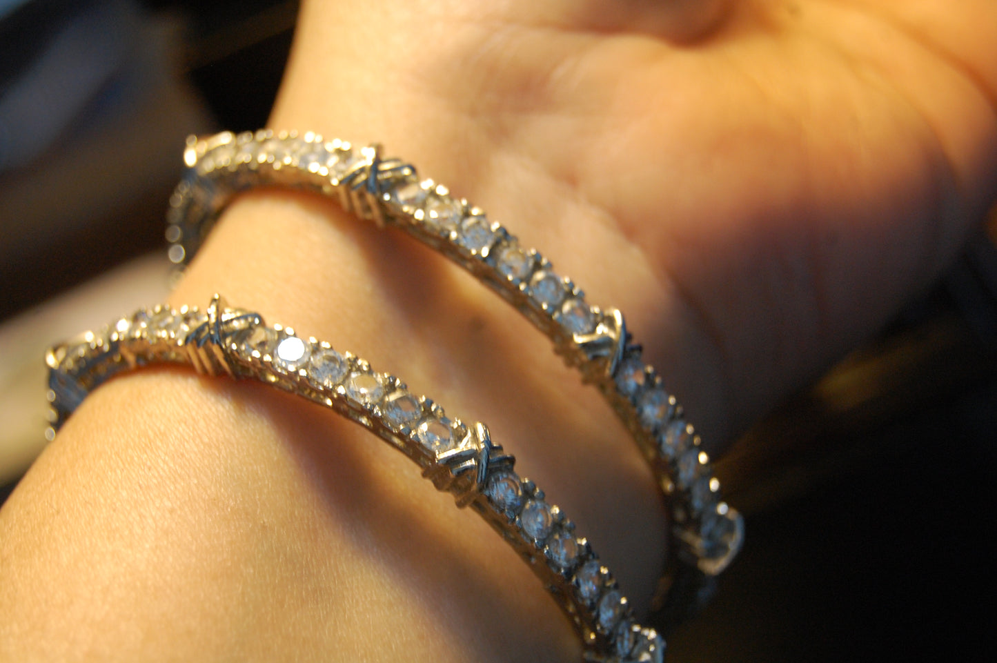 PAIR OF ZIRCON BANGLES (UNOPENABLE)