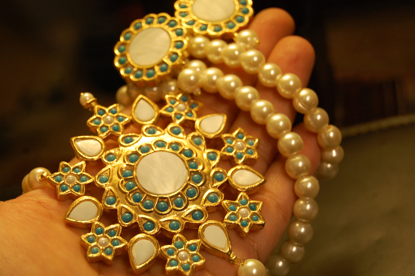 ELEGANT FEROZY & MOTHER OF PEARL MALA SET