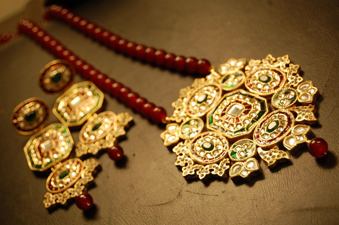 TRADITIONAL MEENA & KUNDAN MALA SET IN RED & GREEN