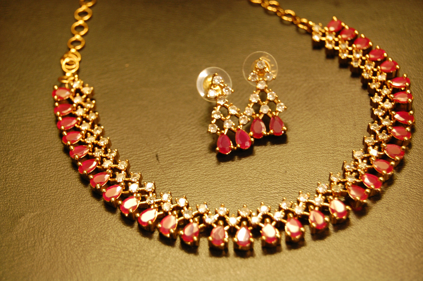 DELICATE RED & ZIRCON SET