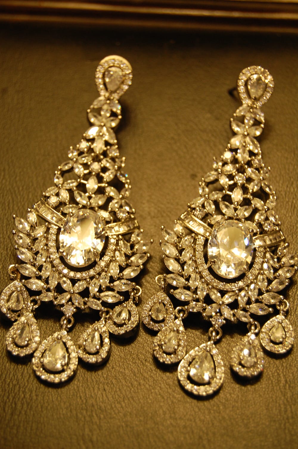 ELEGANT ZIRCON & EARRINGS