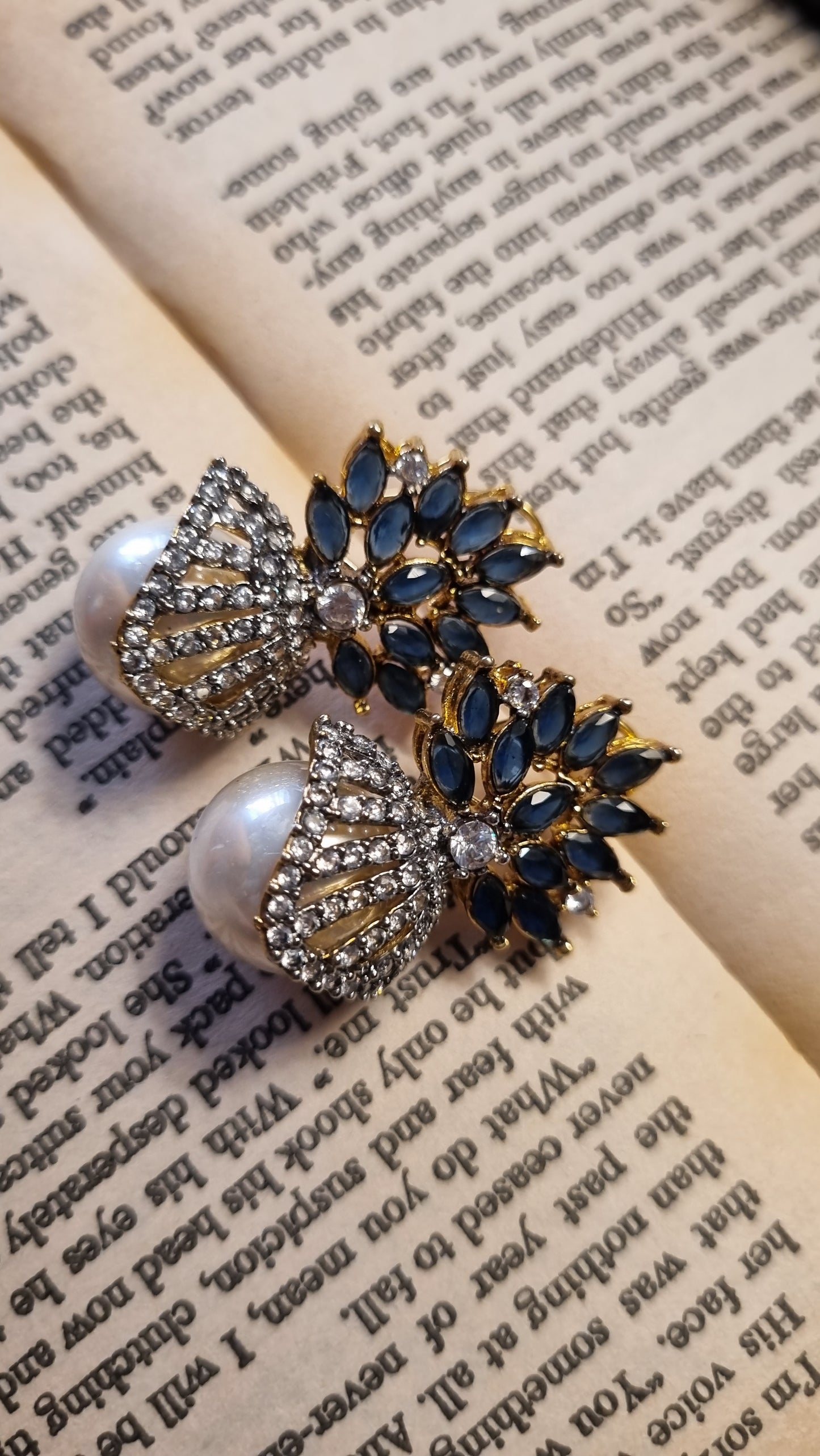 BLUE & PEARLS EARRINGS
