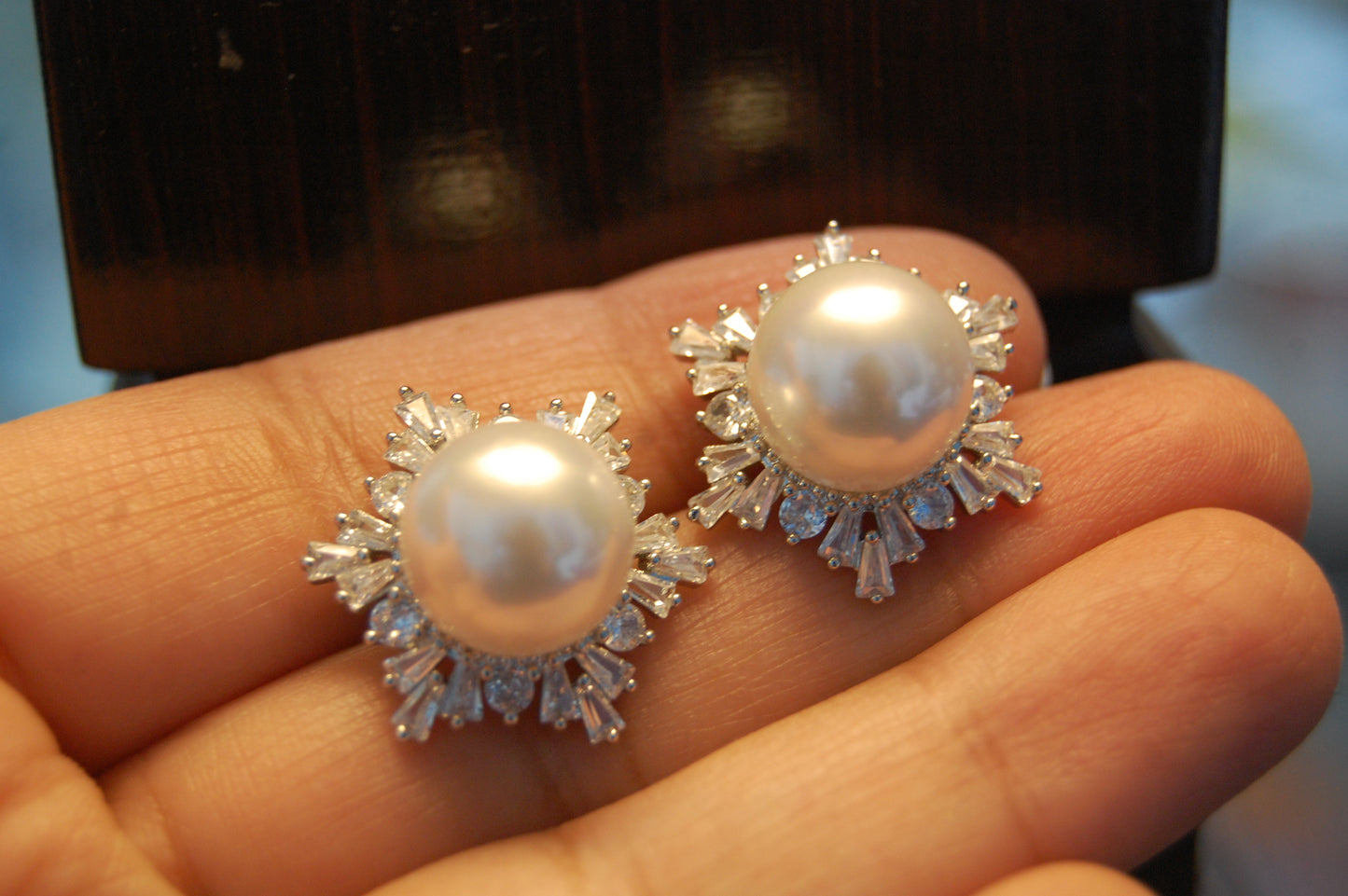 ZIRCON & PEARL EARRINGS