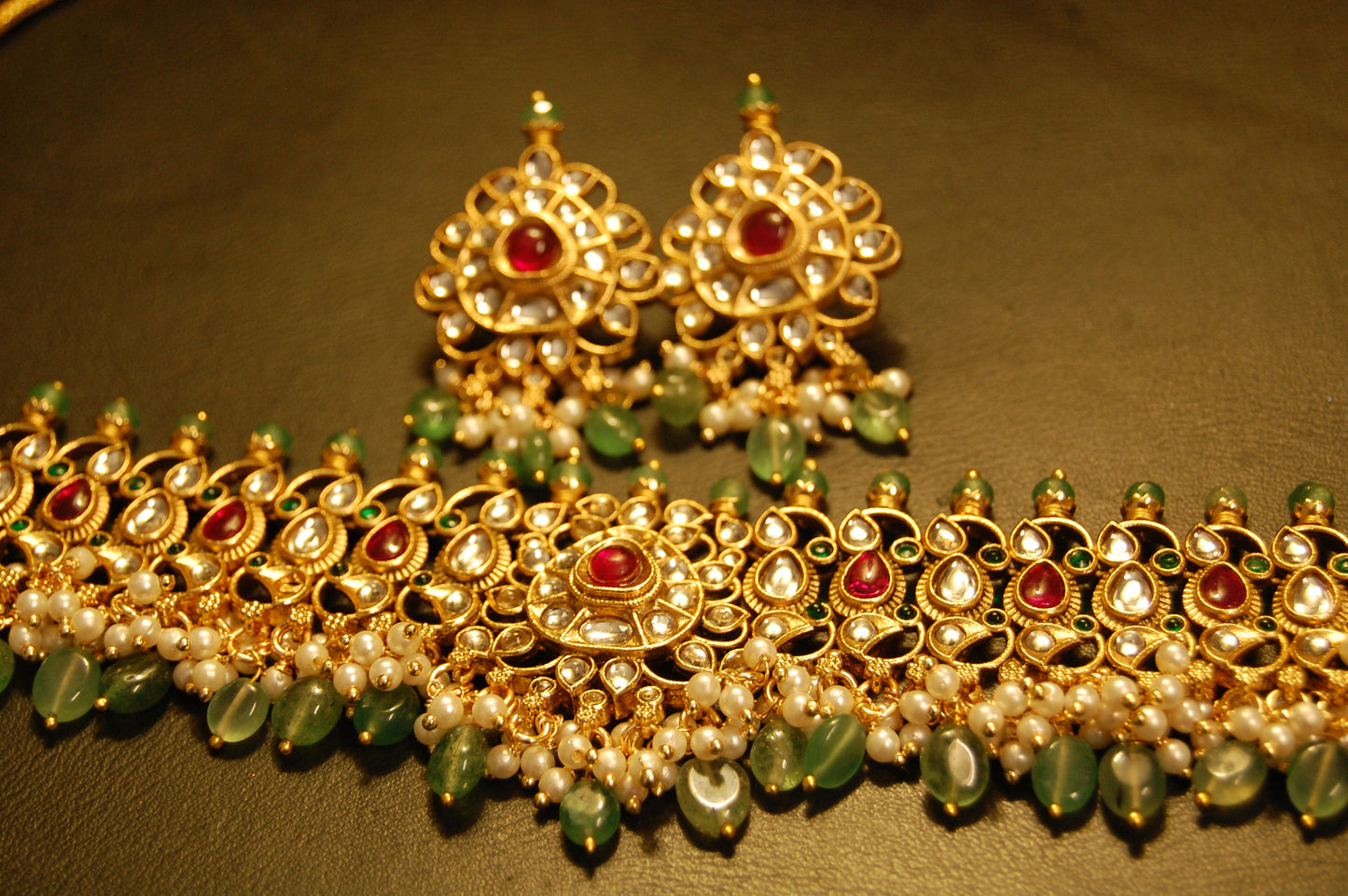 GORGEOUS INDIAN KUNDAN & MULTI STONE CHOKER SET