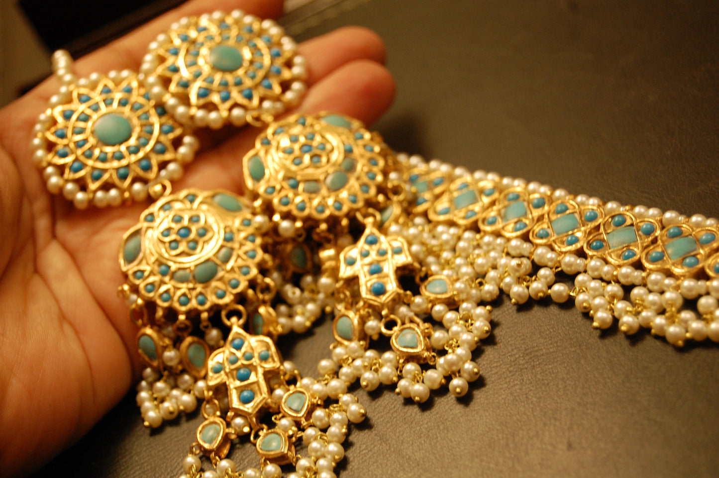 FEROZA & PEARLS CHOKER SET