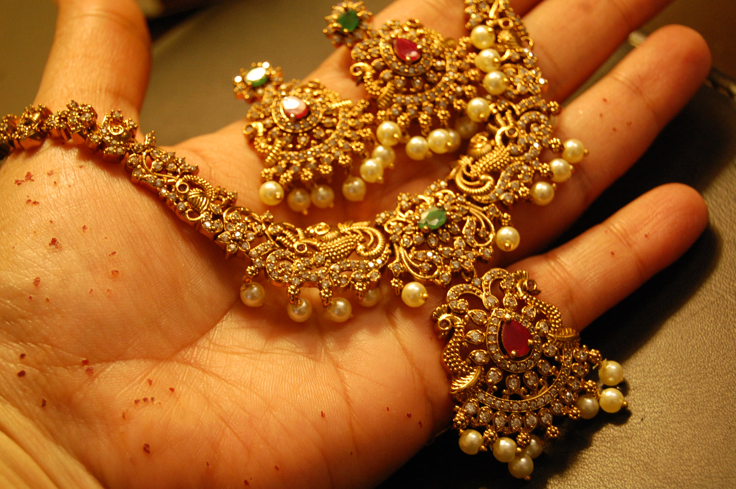 ELEGANT SOUTH INDIAN NECKLACE SET
