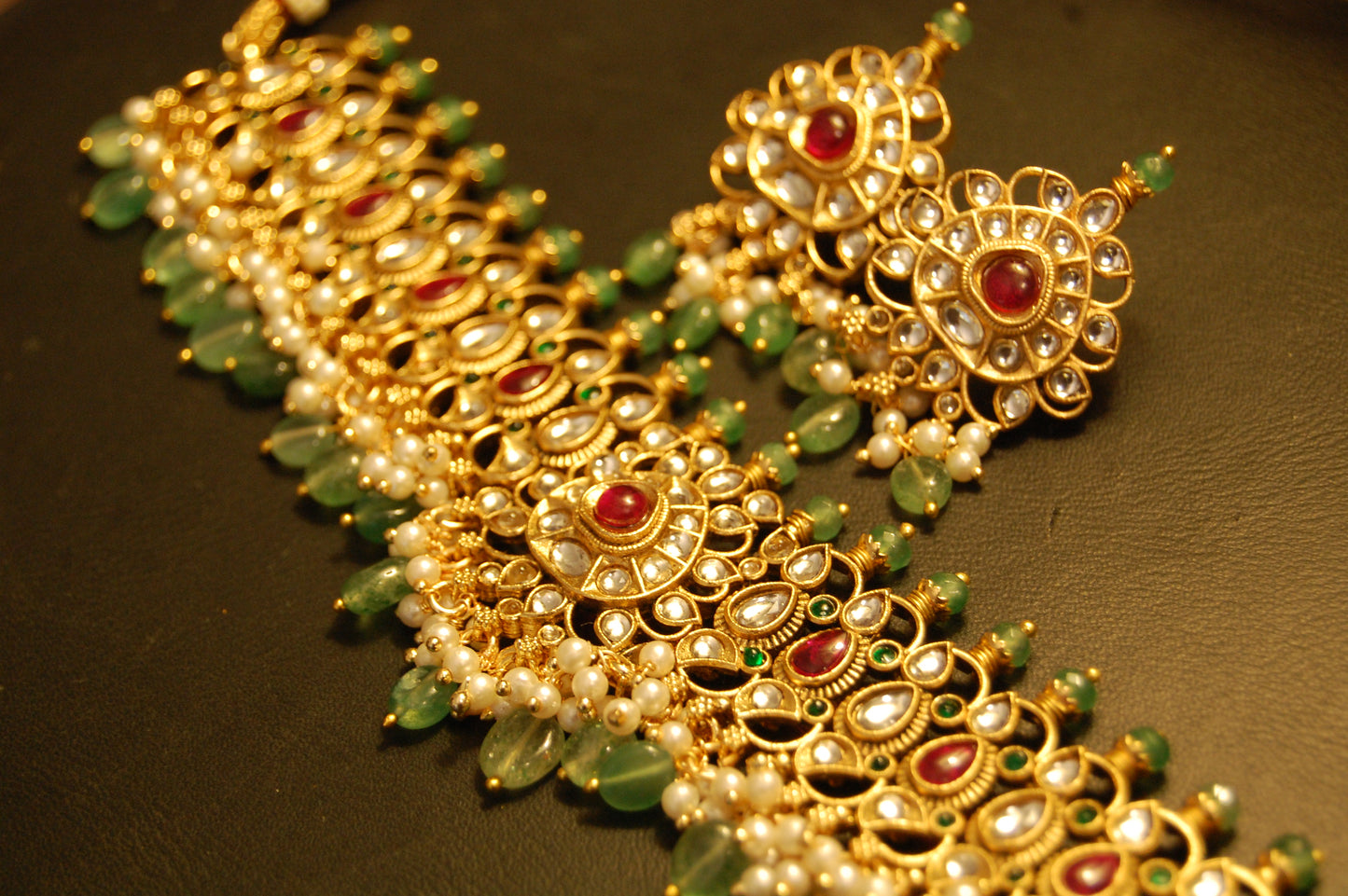 GORGEOUS INDIAN KUNDAN & MULTI STONE CHOKER SET