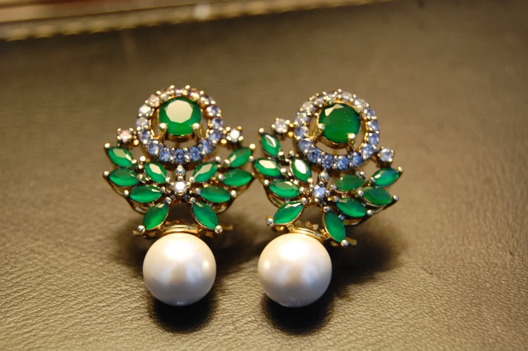 GREEN PEARL & ZIRCON EARRINGS