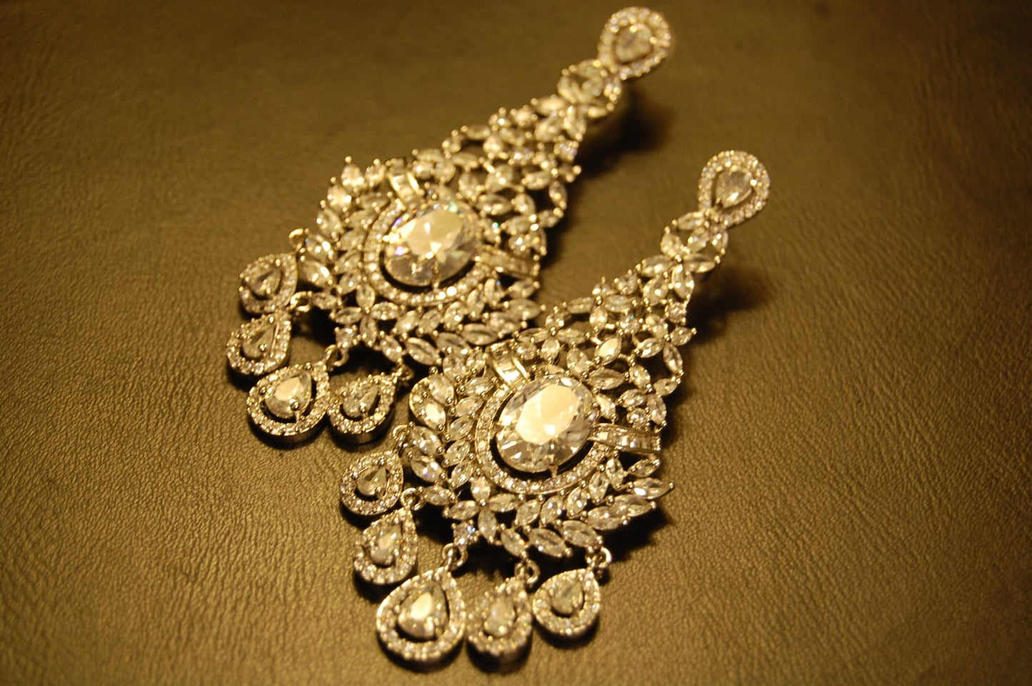 ELEGANT ZIRCON & EARRINGS