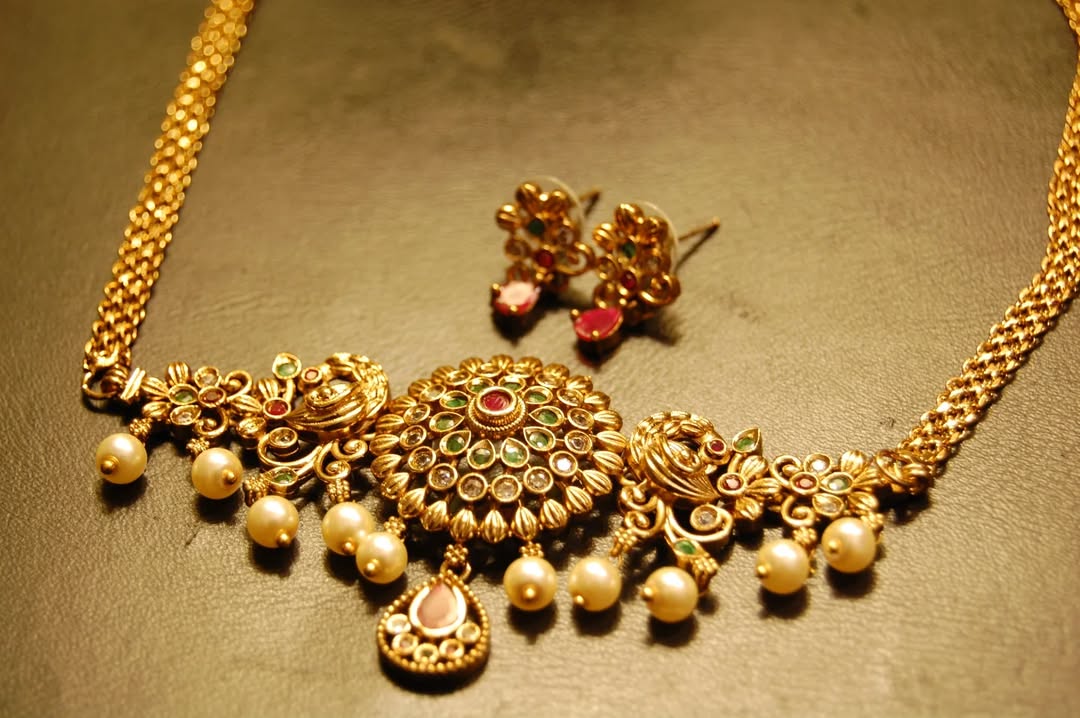ELEGANT SOUTH INDIAN NECKLACE SET